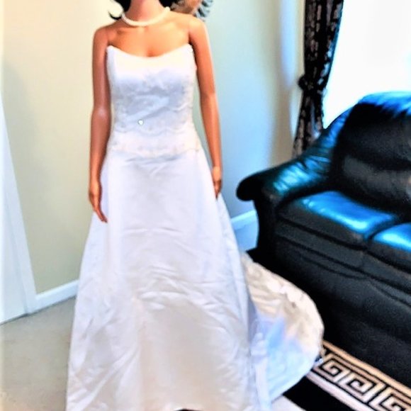 ANJOLIQUE Satin & Lace Bustier Bridal Gown - NWOT - Picture 2 of 8